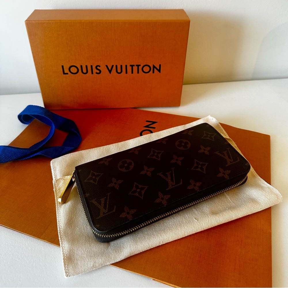 Louis Vuitton Iconic Classic Monogram Zippy Wallet with Gold Details